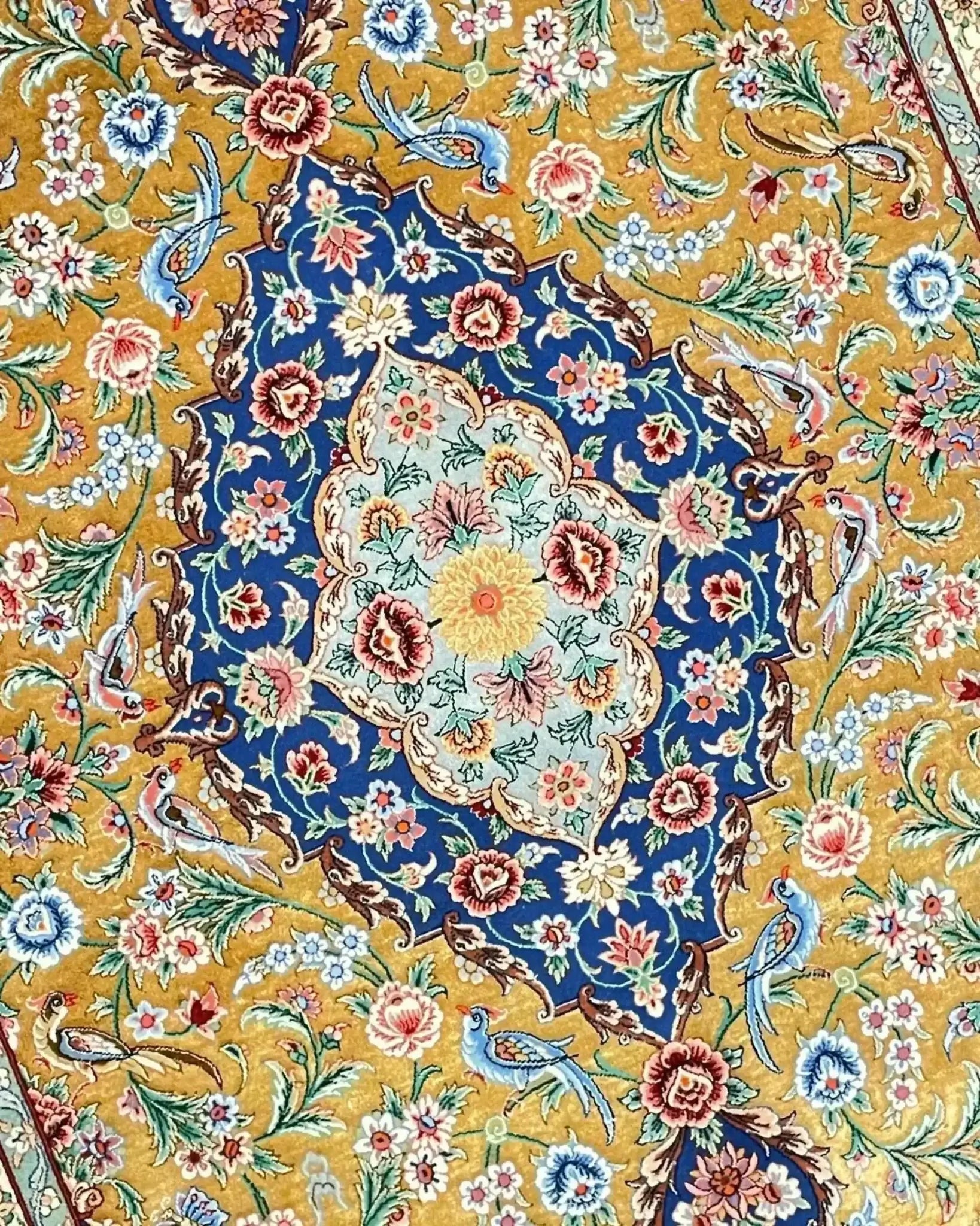 "Isfahan Persian rug with silk and wool pile, 180x120 cm"